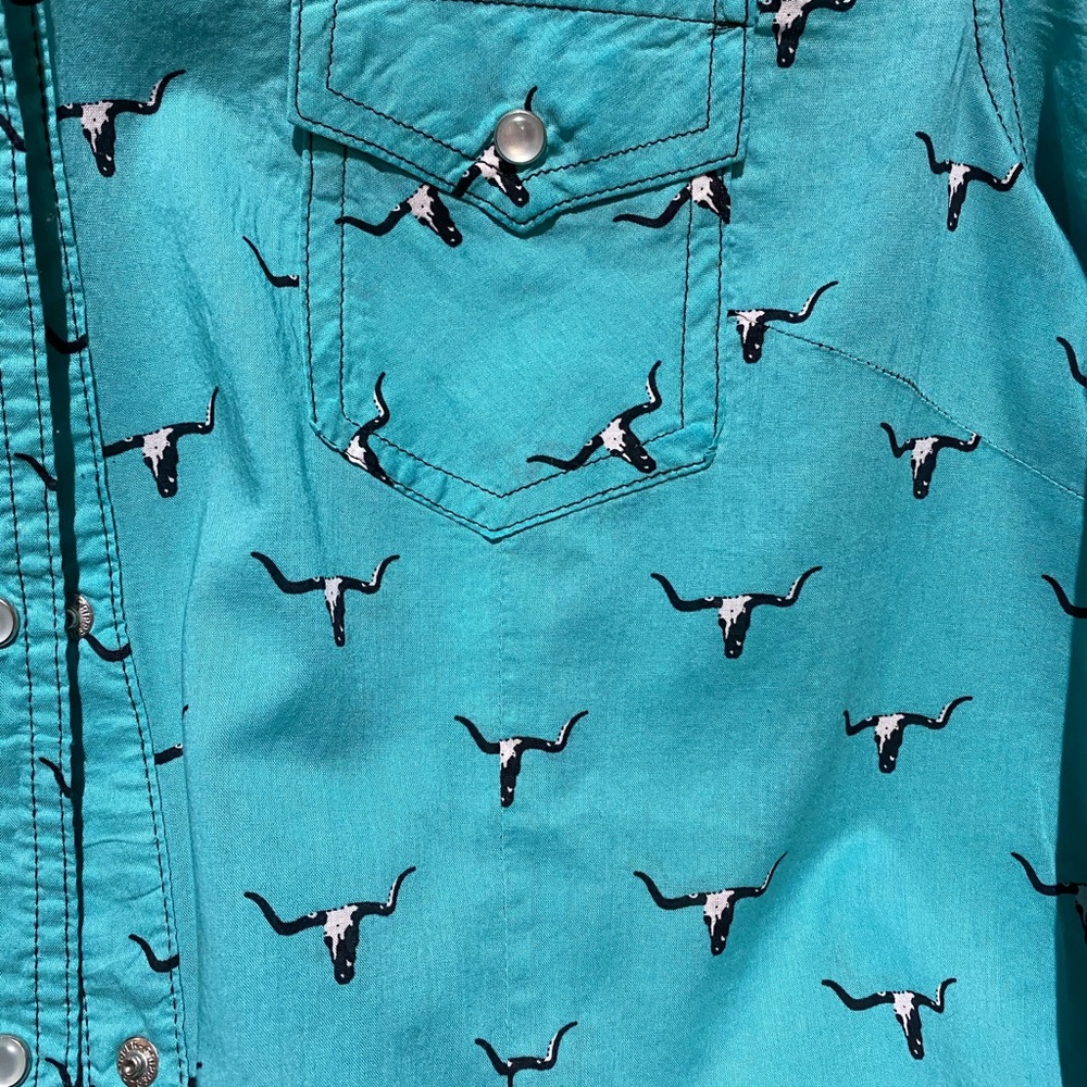Wrangler long sleeve button down.